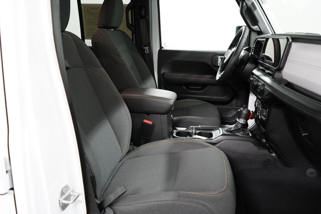 Used 2025 Jeep Wrangler Unlimited Sahara AWD/4WD image 29