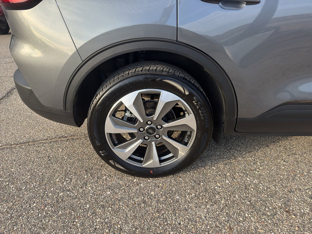 Used 2025 Ford Escape Platinum image 10