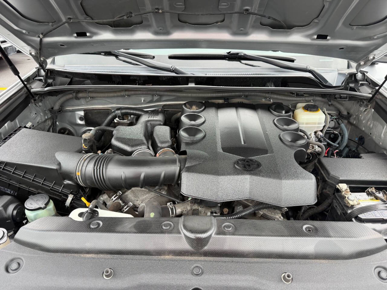 Used 2014 Toyota 4Runner SR5 AWD/4WD image 9