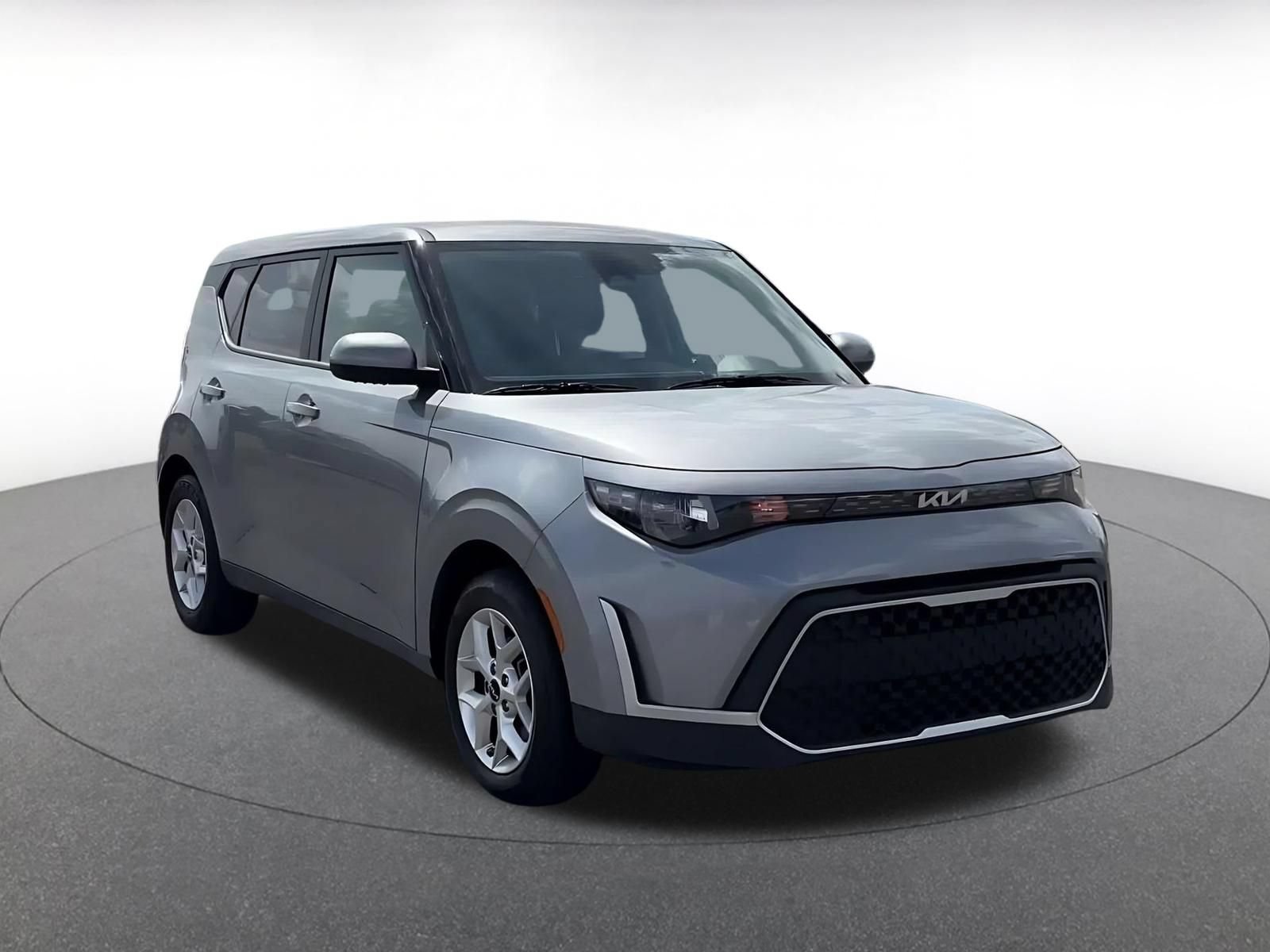 Used 2025 Kia Soul LX w/ LX Technology Package FWD image 3