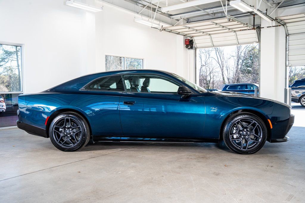 Used 2024 Dodge Charger Daytona R/T w/ Plus Group AWD/4WD image 5