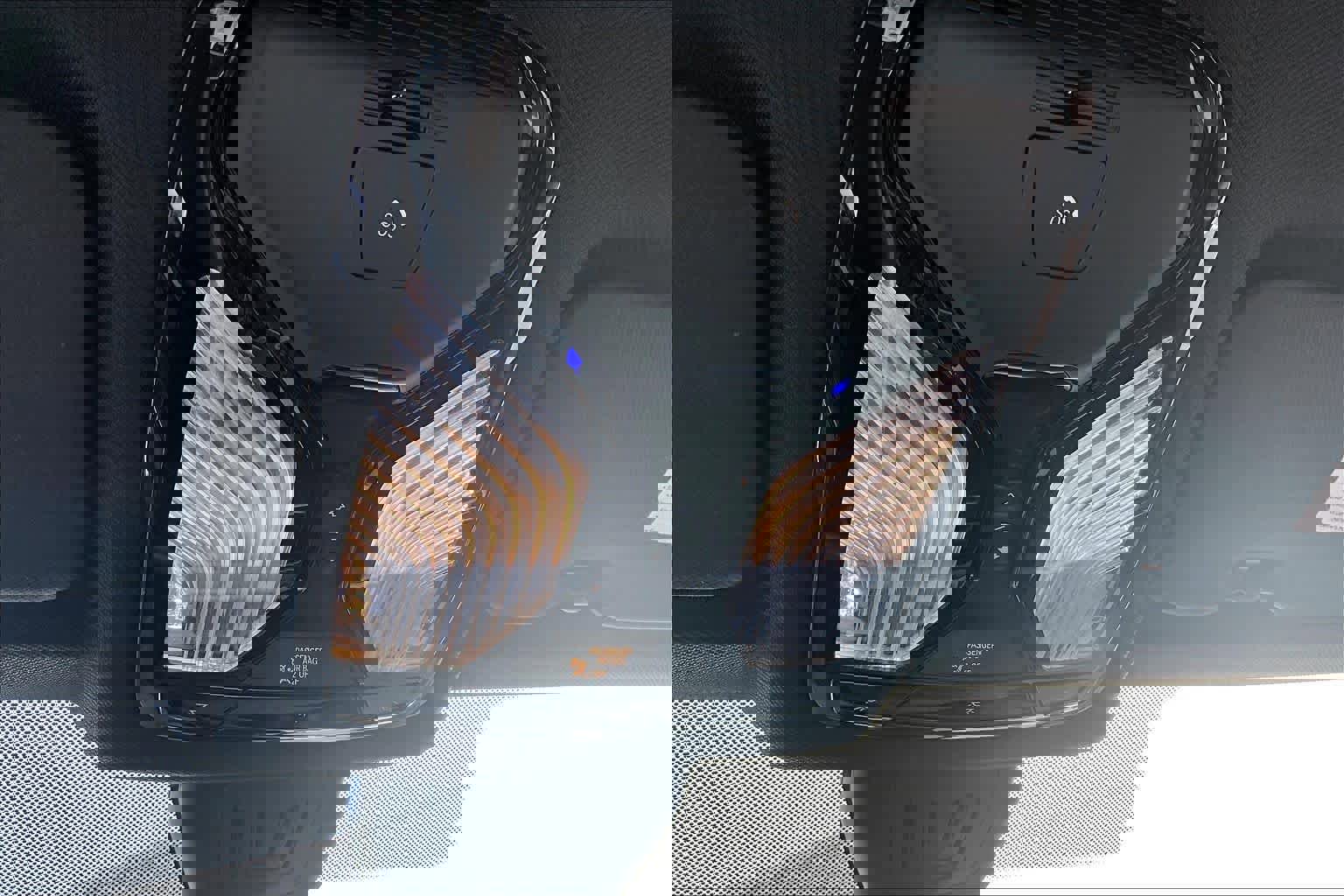 Used 2022 BMW X6 xDrive40i w/ Executive Package image 35