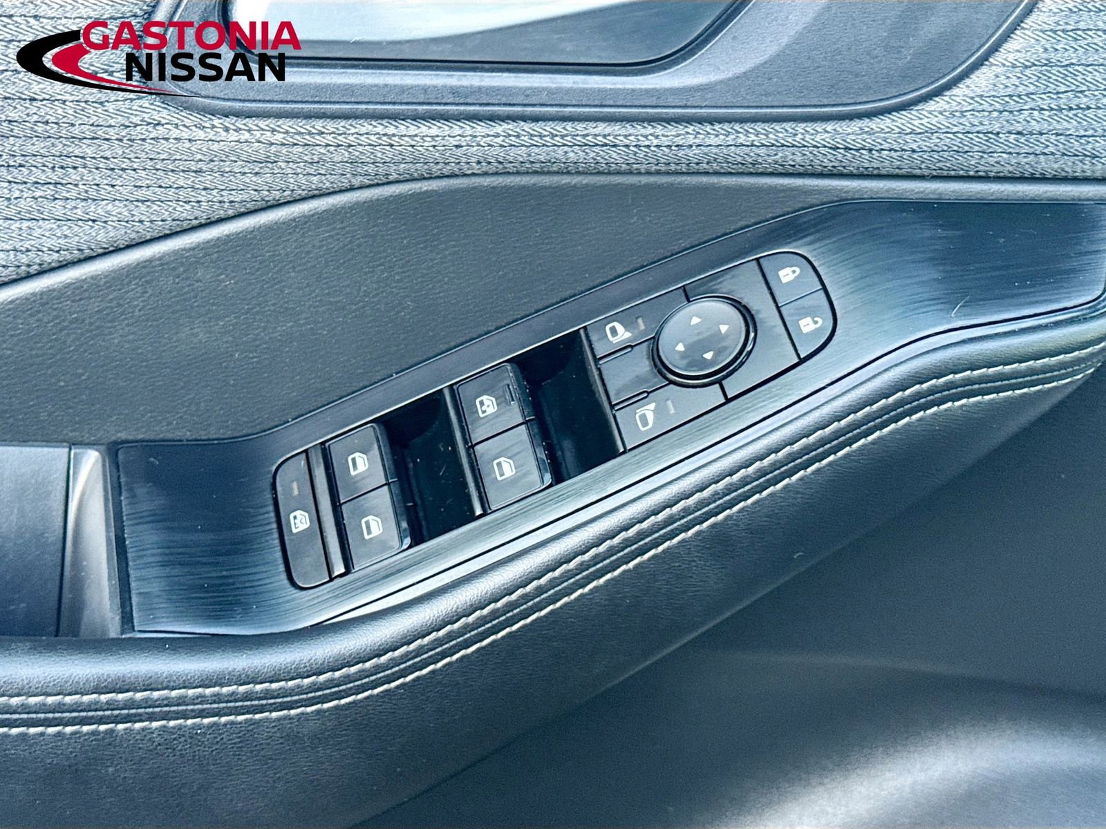 Used 2023 Nissan Rogue SV image 22