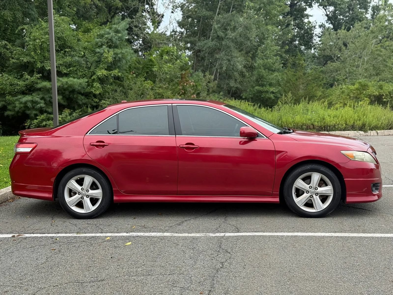 Used 2011 Toyota Camry SE w/ SE Extra-Value Pkg #1 FWD image 4