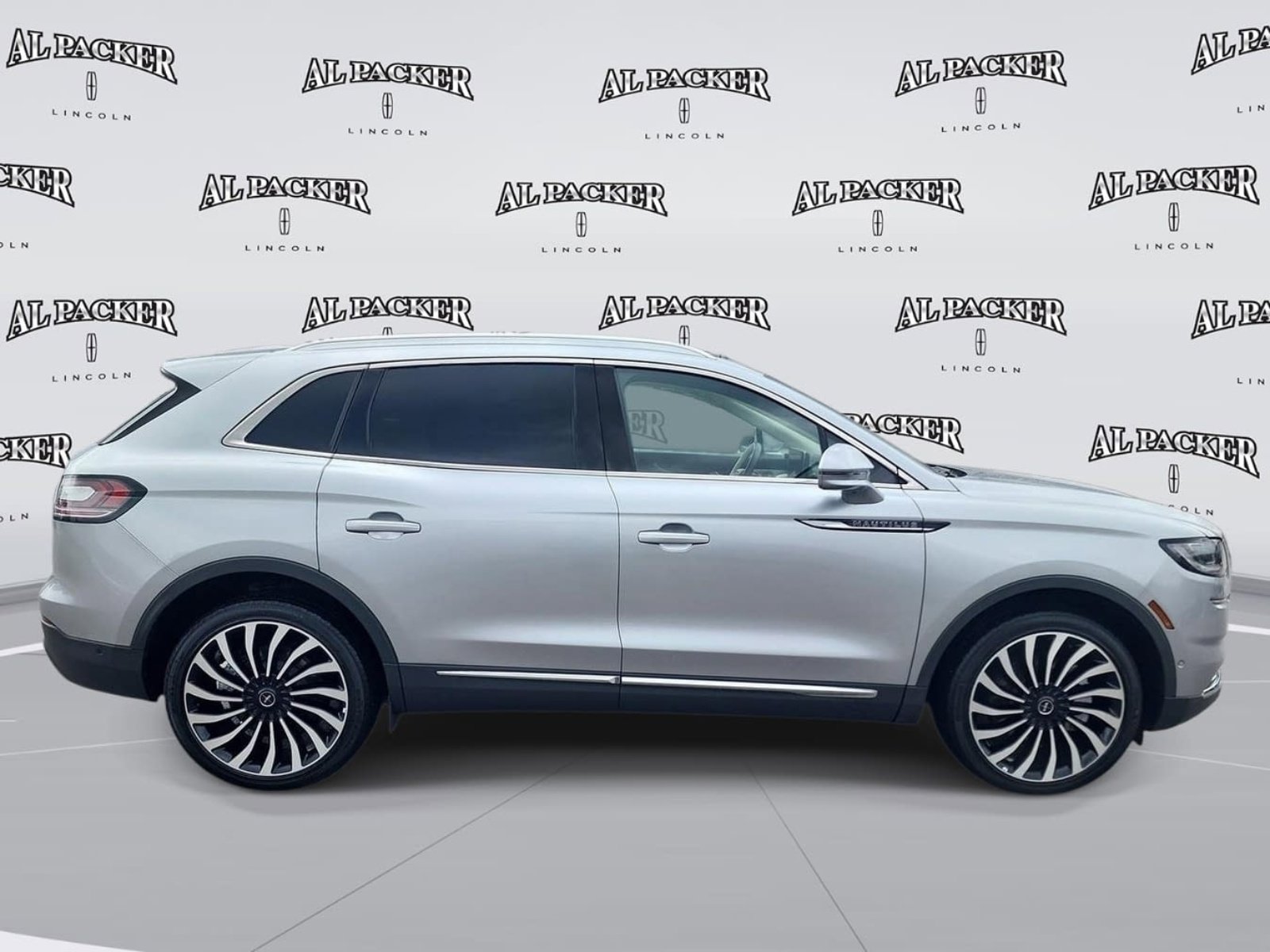 Used 2023 Lincoln Nautilus Black Label w/ Cargo Utility Package AWD/4WD image 6