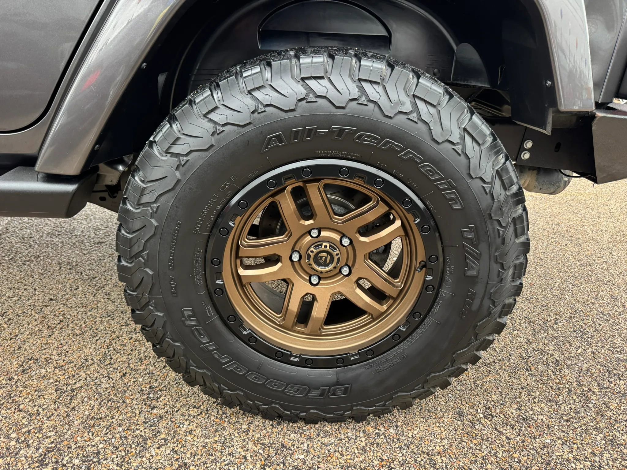 Used 2018 Jeep Wrangler Unlimited Sahara AWD/4WD image 13
