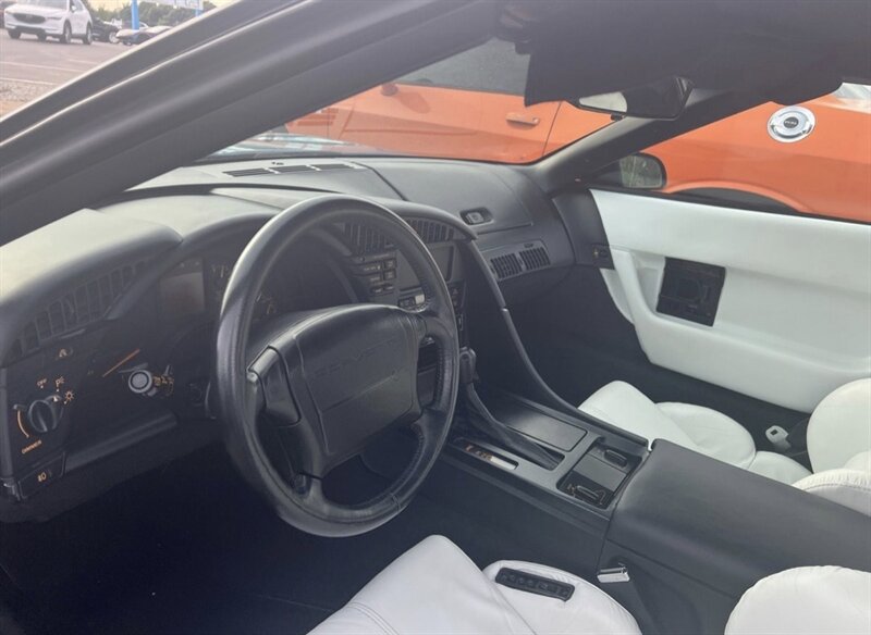 Used 1992 Chevrolet Corvette Convertible RWD image 17