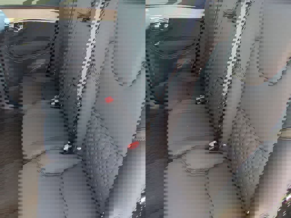 Certified 2025 Volvo XC90 B5 Core w/ Protection Package Premier image 18