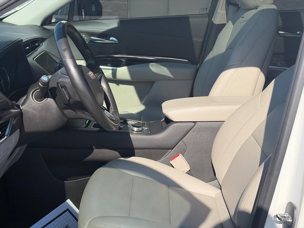 Certified 2022 Cadillac XT4 Luxury w/ Driver Awareness Package FWD image 17