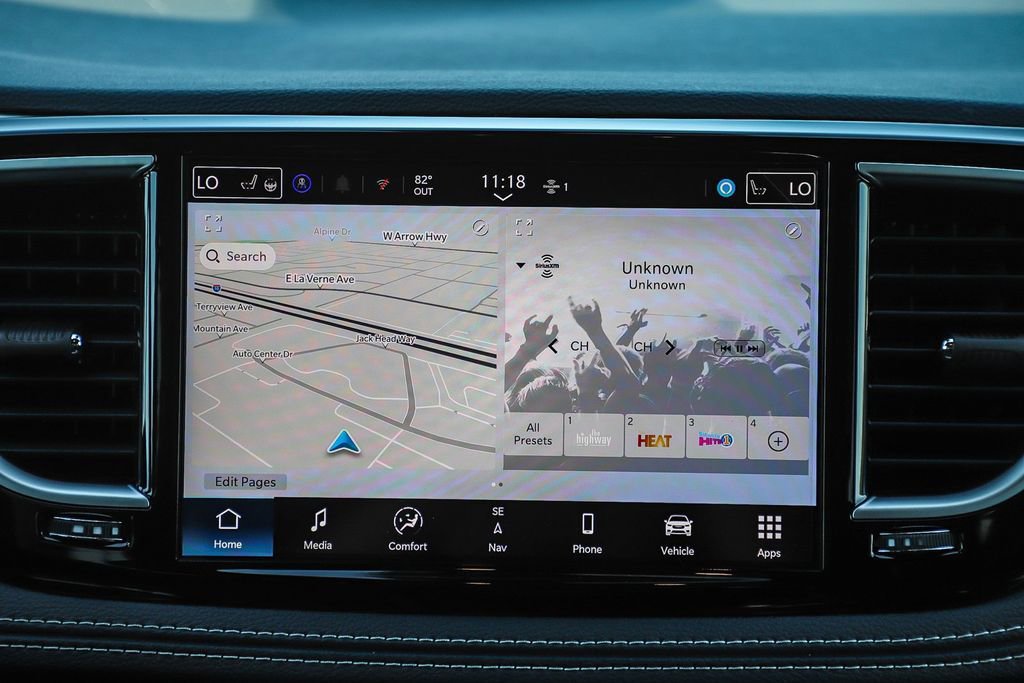 New 2026 Chrysler Pacifica Limited image 16