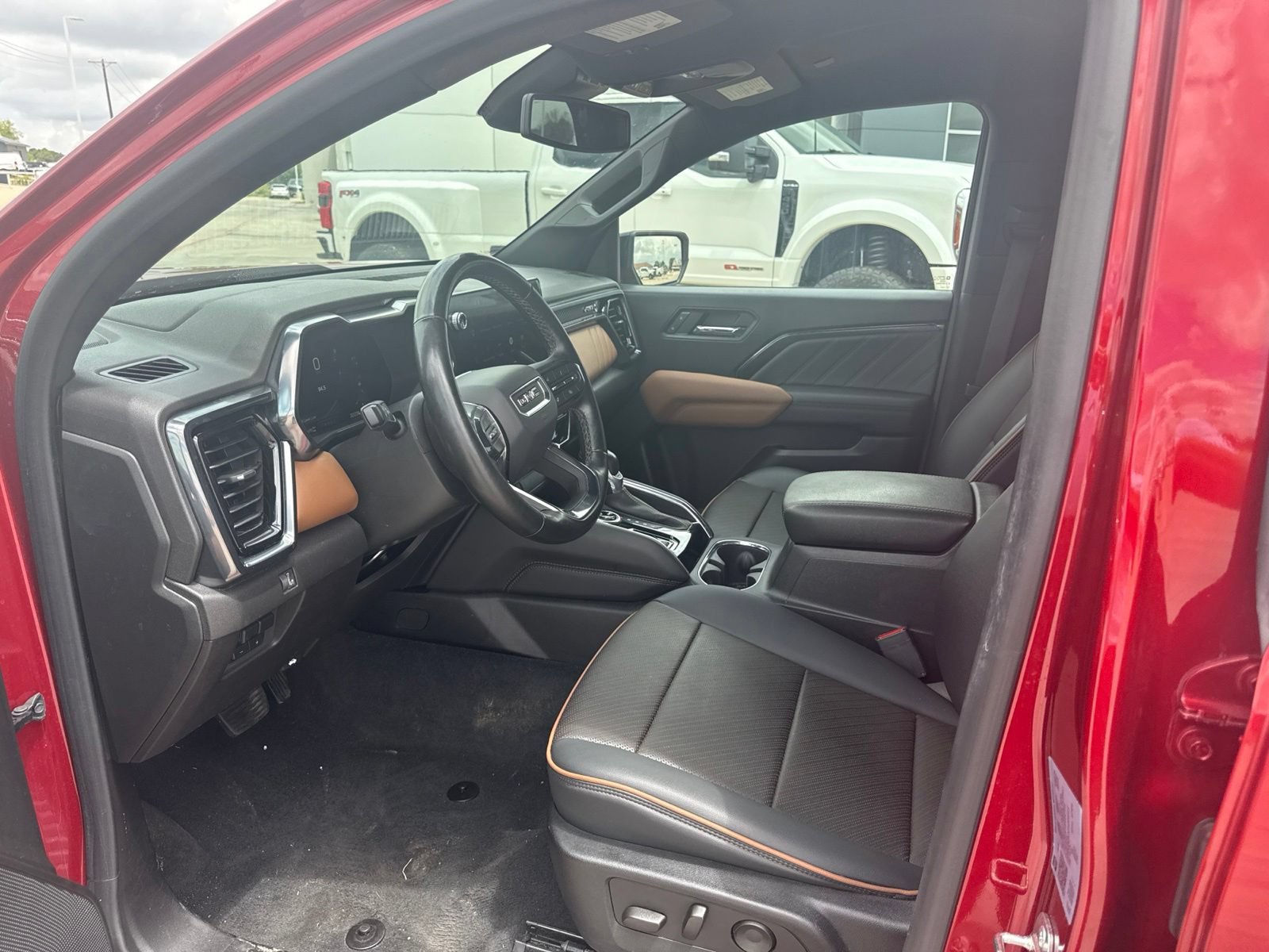 Used 2023 GMC Canyon AT4 w/ AT4 Premium Package AWD/4WD image 9