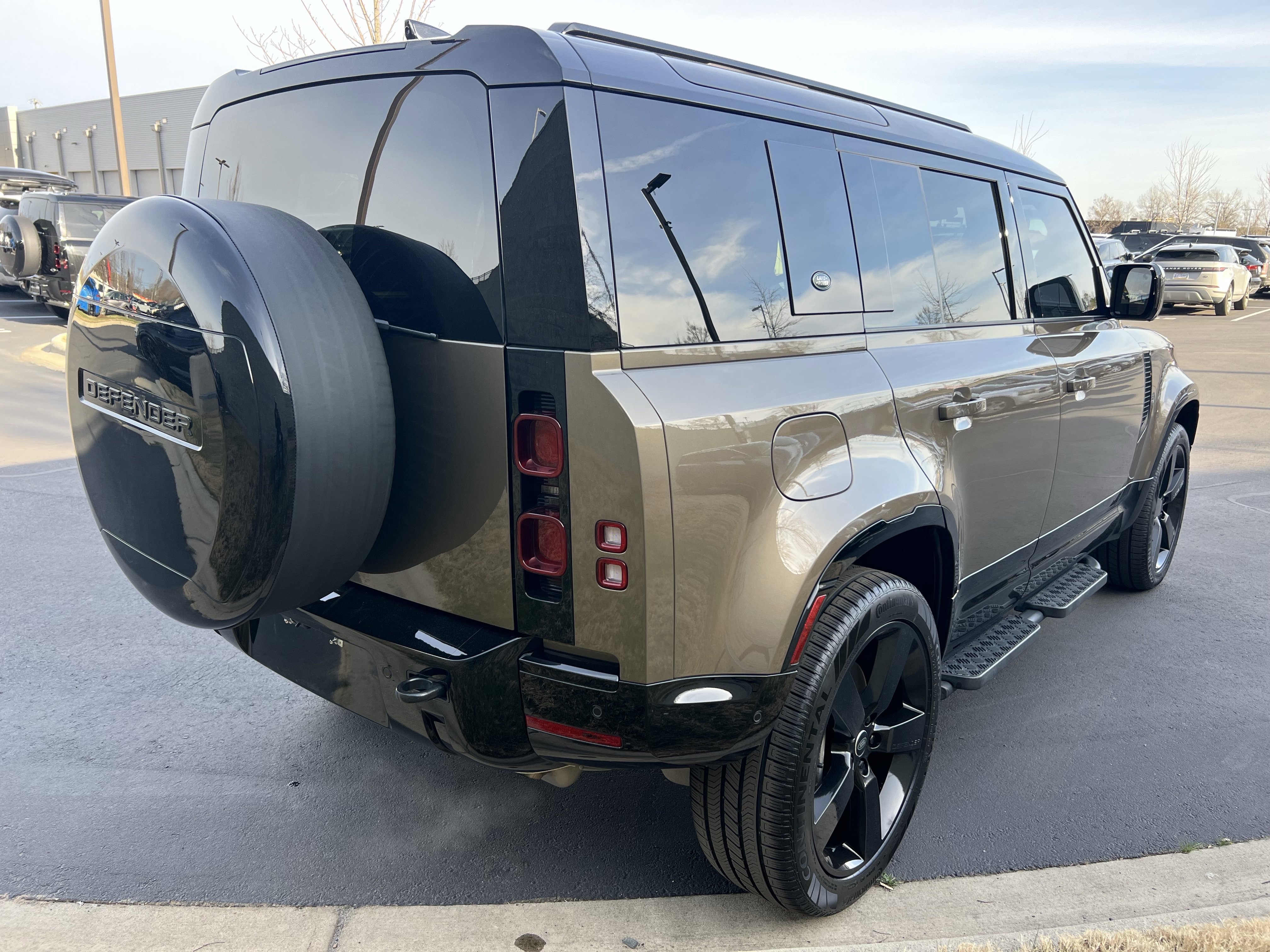 Certified 2024 Land Rover Defender 110 X-Dynamic SE image 7