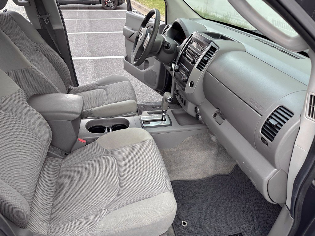 Used 2011 Nissan Frontier SV w/ SV Premium Utility Pkg AWD/4WD image 27