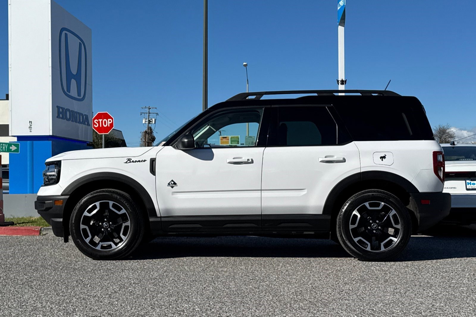 Used 2022 Ford Bronco Sport Outer Banks w/ Tech Package image 2