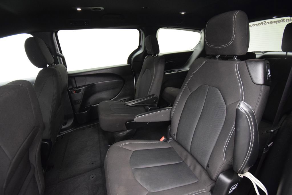 Used 2023 Chrysler Pacifica Touring FWD image 21