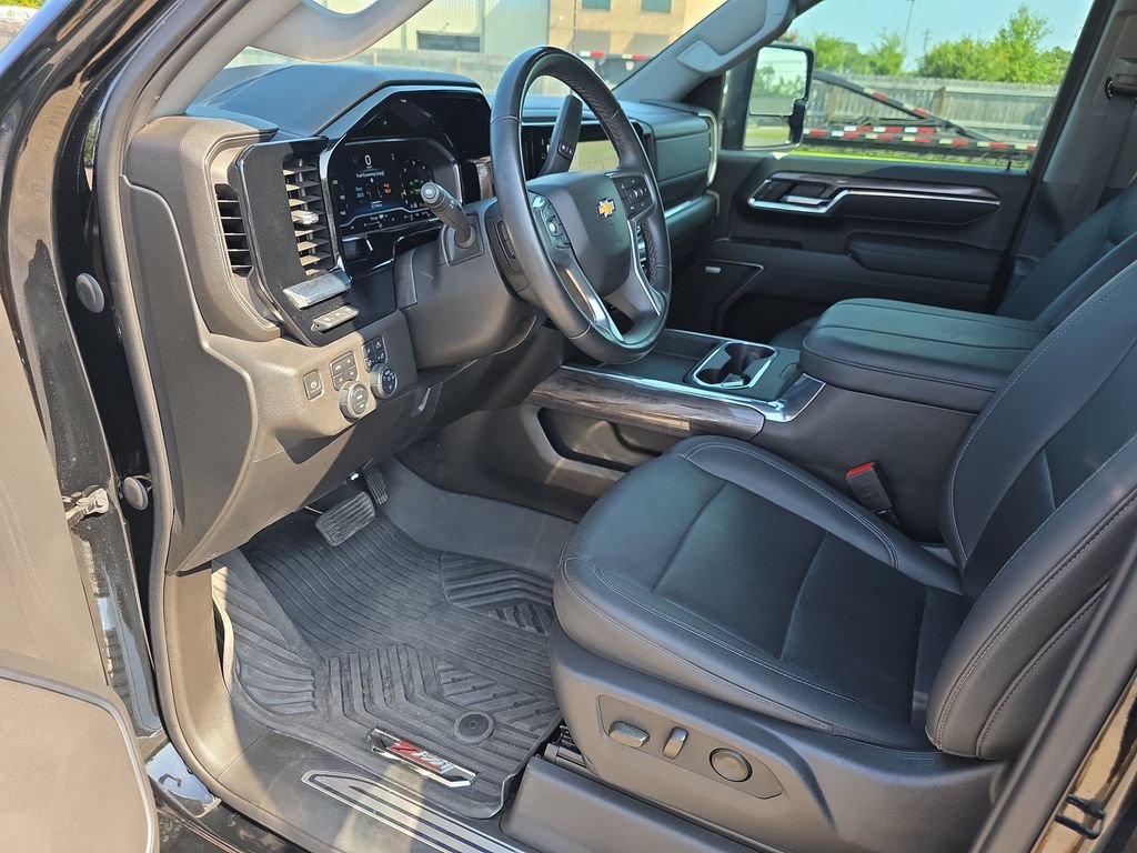 Used 2024 Chevrolet Silverado 2500 LTZ w/ LTZ Plus Package AWD/4WD image 11