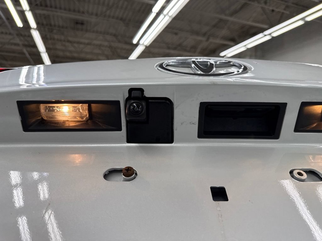 Used 2022 Toyota Highlander XLE AWD/4WD image 17
