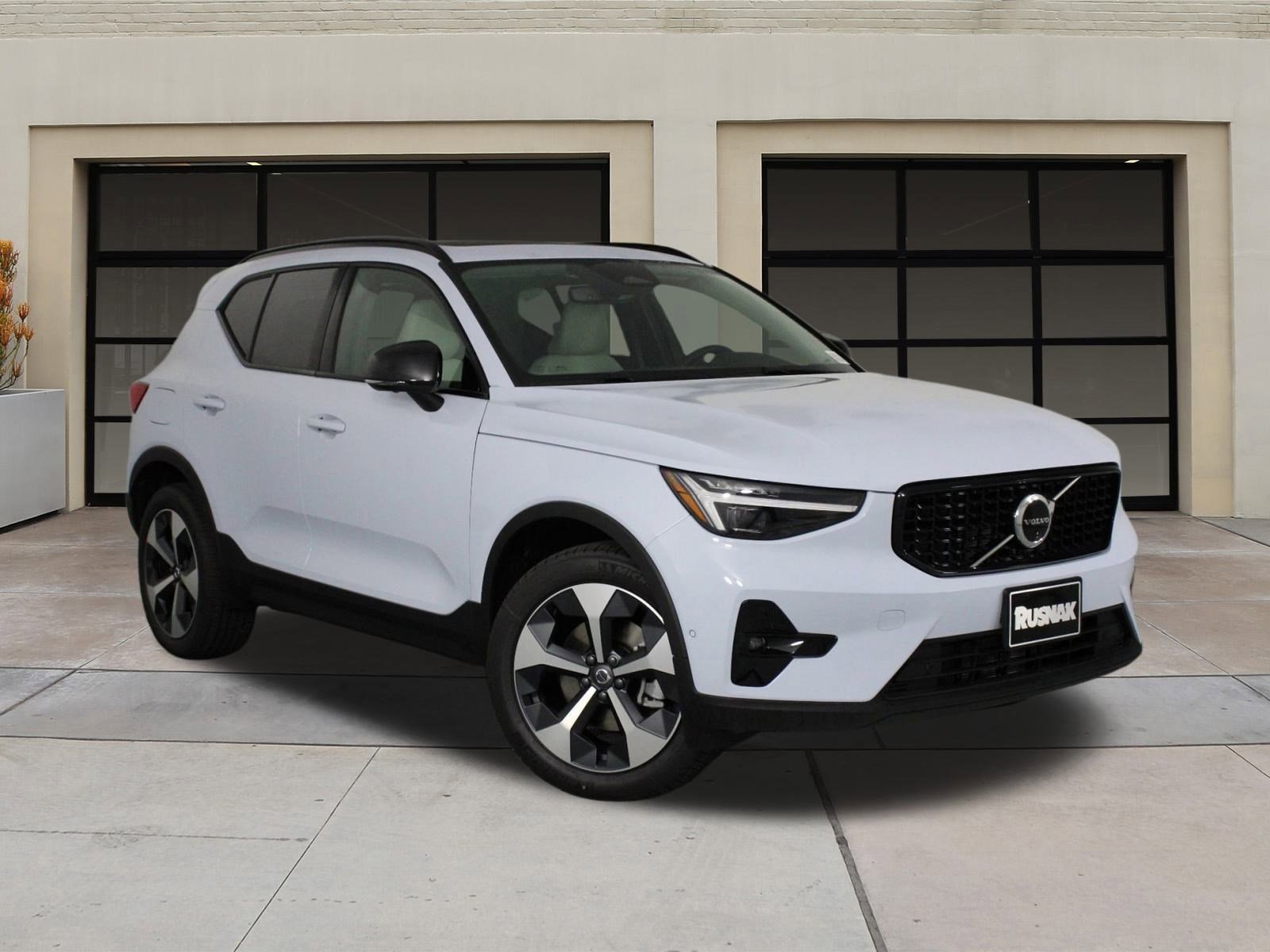 New 2026 Volvo XC40 B5 Plus w/ Protection Package Premier image 19