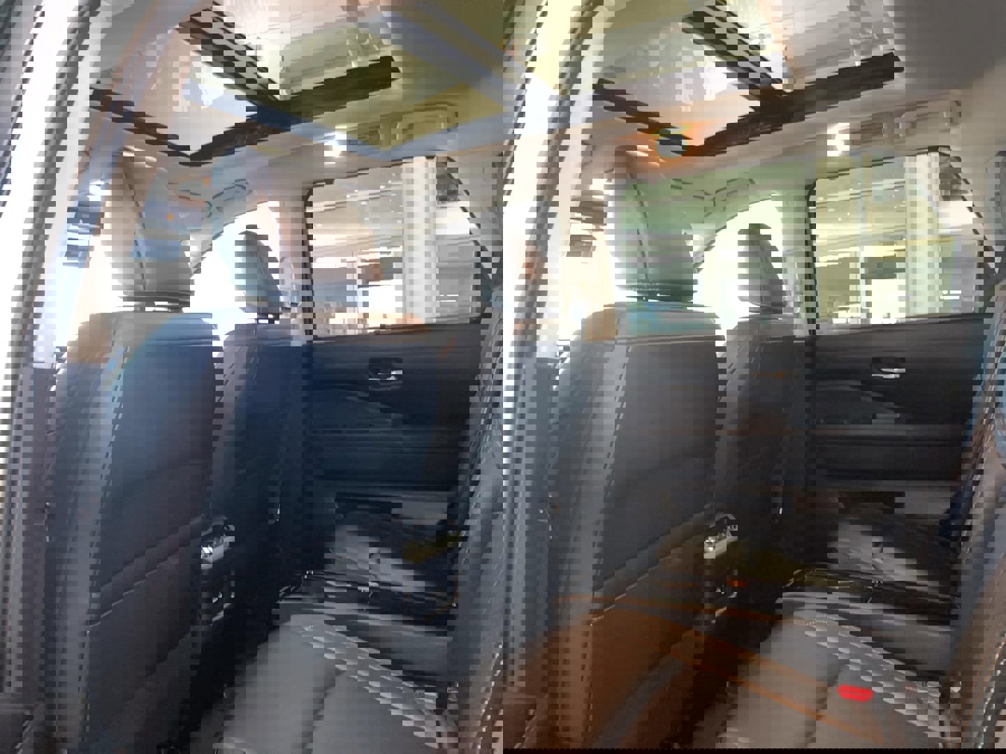 Used 2024 Nissan Pathfinder SL w/ SL Premium Package AWD/4WD image 6