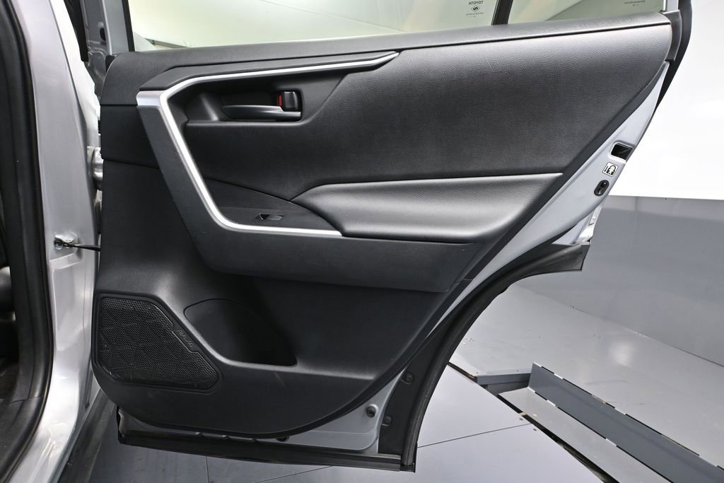 Used 2019 Toyota RAV4 LE w/ Carpet Mat Package AWD/4WD image 38