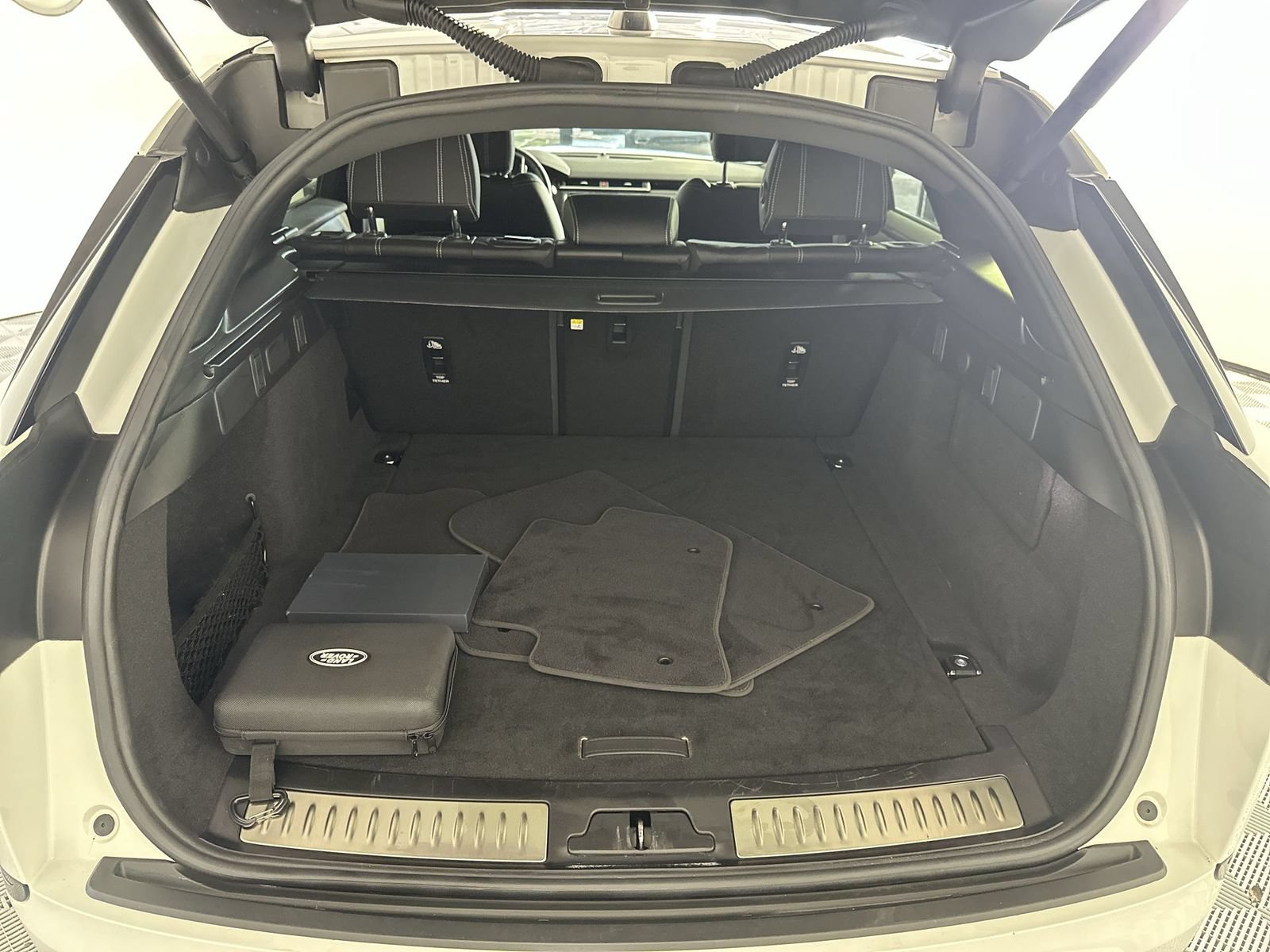 Used 2022 Land Rover Range Rover Velar S AWD/4WD image 25