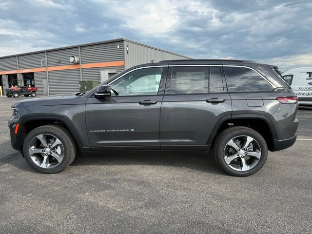 New 2025 Jeep Grand Cherokee Limited w/ Luxury Tech Group II image 3