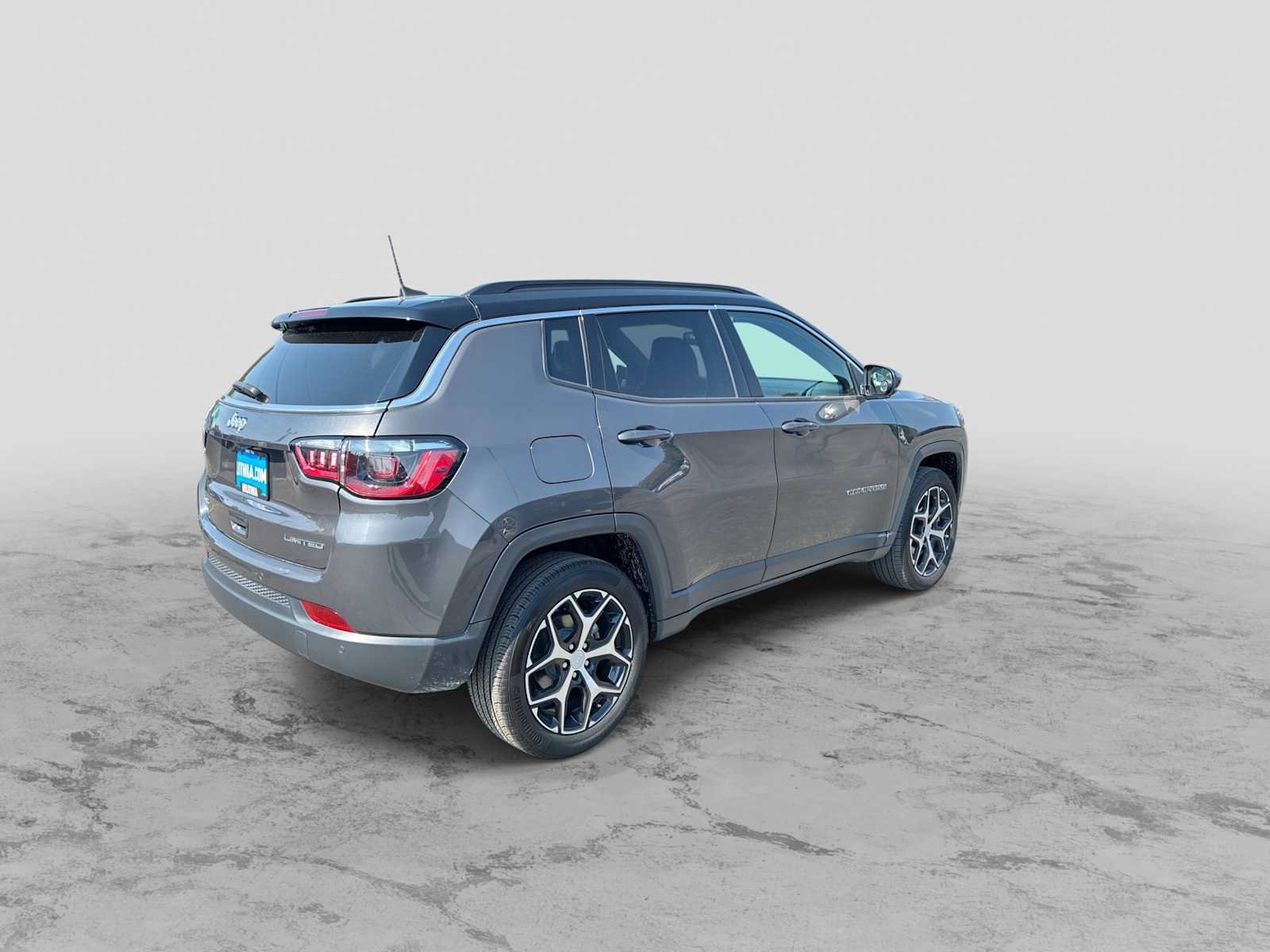 Used 2024 Jeep Compass Limited w/ Sun and Sound Group AWD/4WD image 8