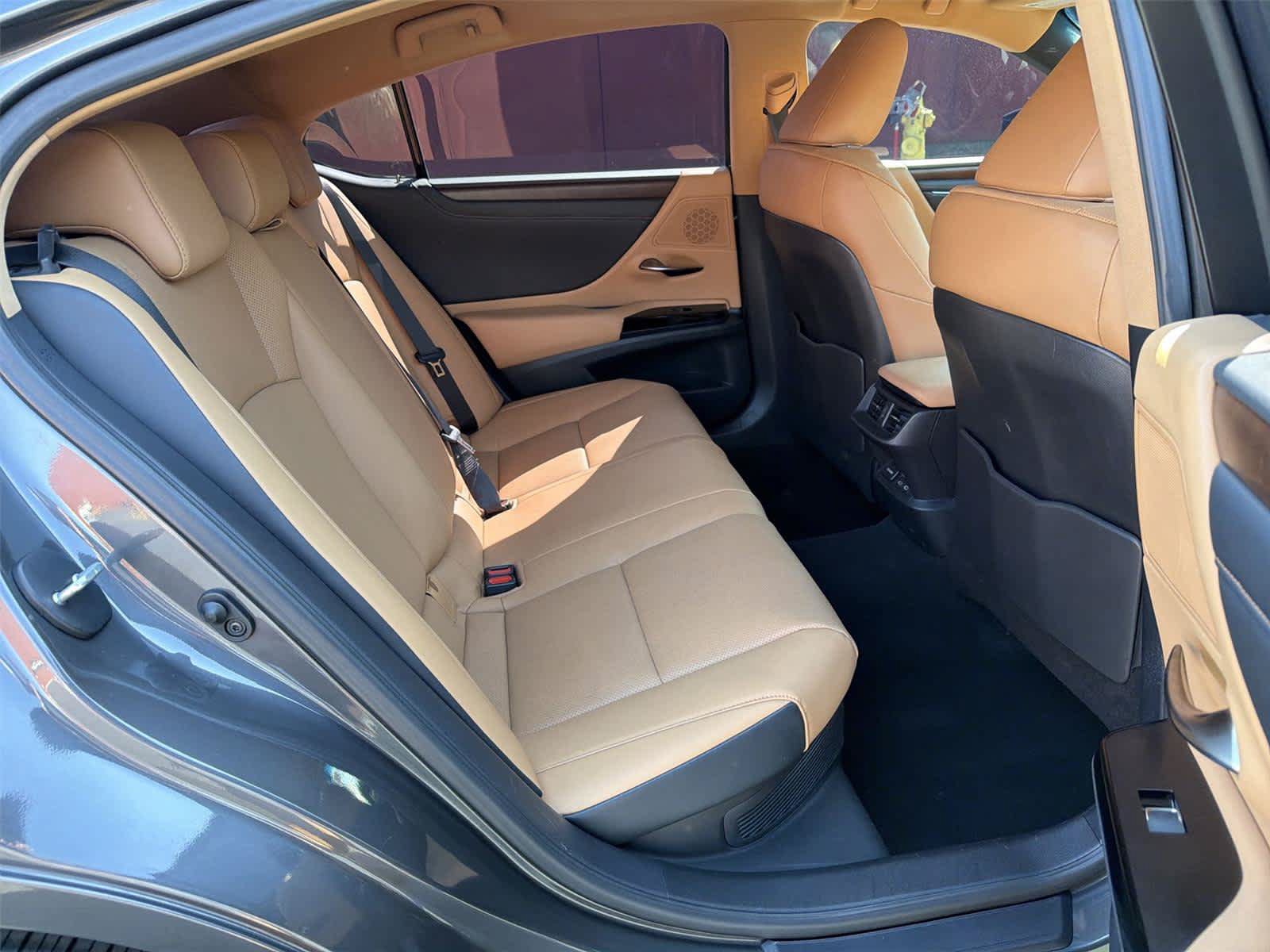 Used 2025 Lexus ES 300h w/ Premium Package FWD image 14
