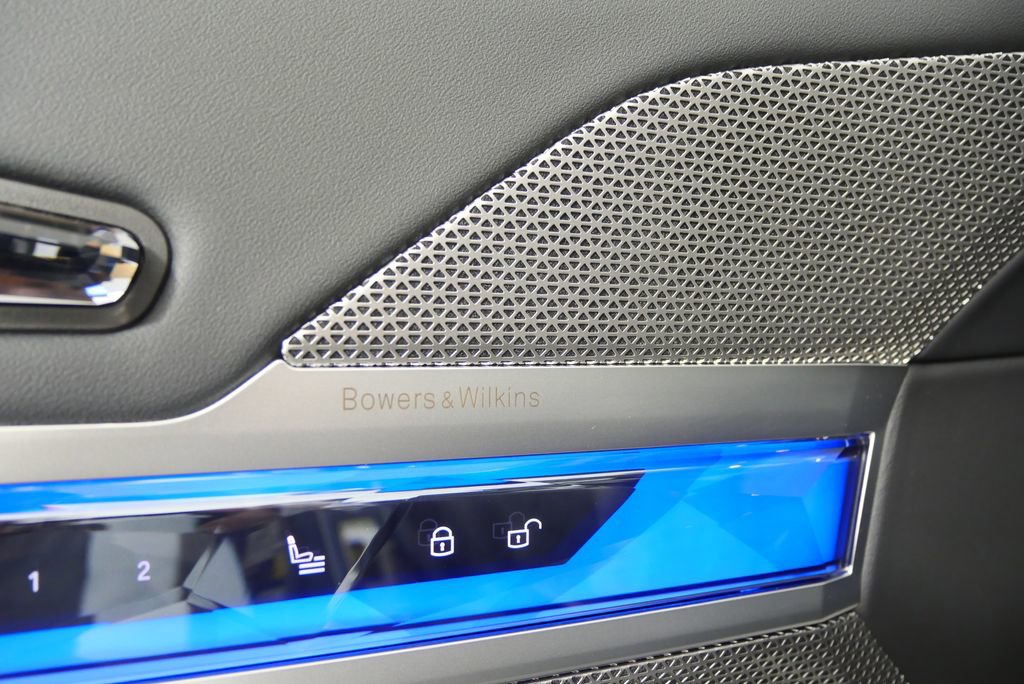 Certified 2025 BMW i7 eDrive50 image 9