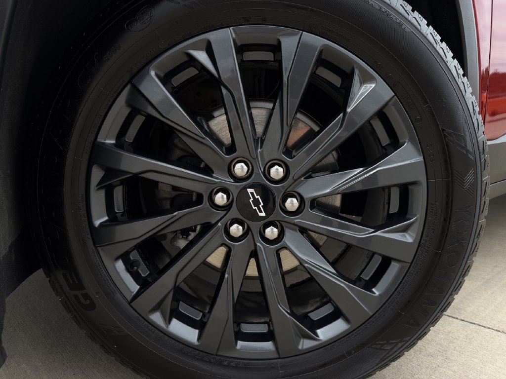 Used 2023 Chevrolet Traverse RS w/ LPO, Floor Liner Package FWD image 9