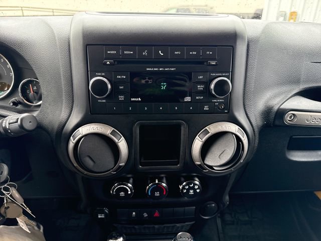 Used 2015 Jeep Wrangler Unlimited Sport w/ Connectivity Group AWD/4WD image 22