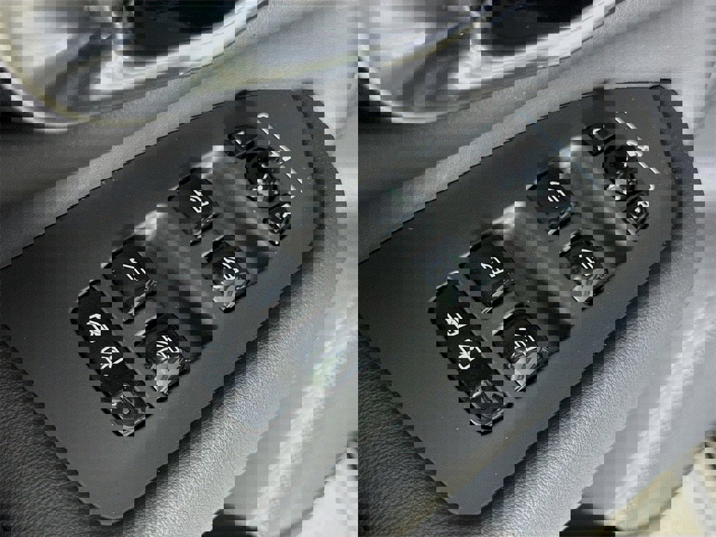 Certified 2025 Volvo XC90 B6 Plus image 18