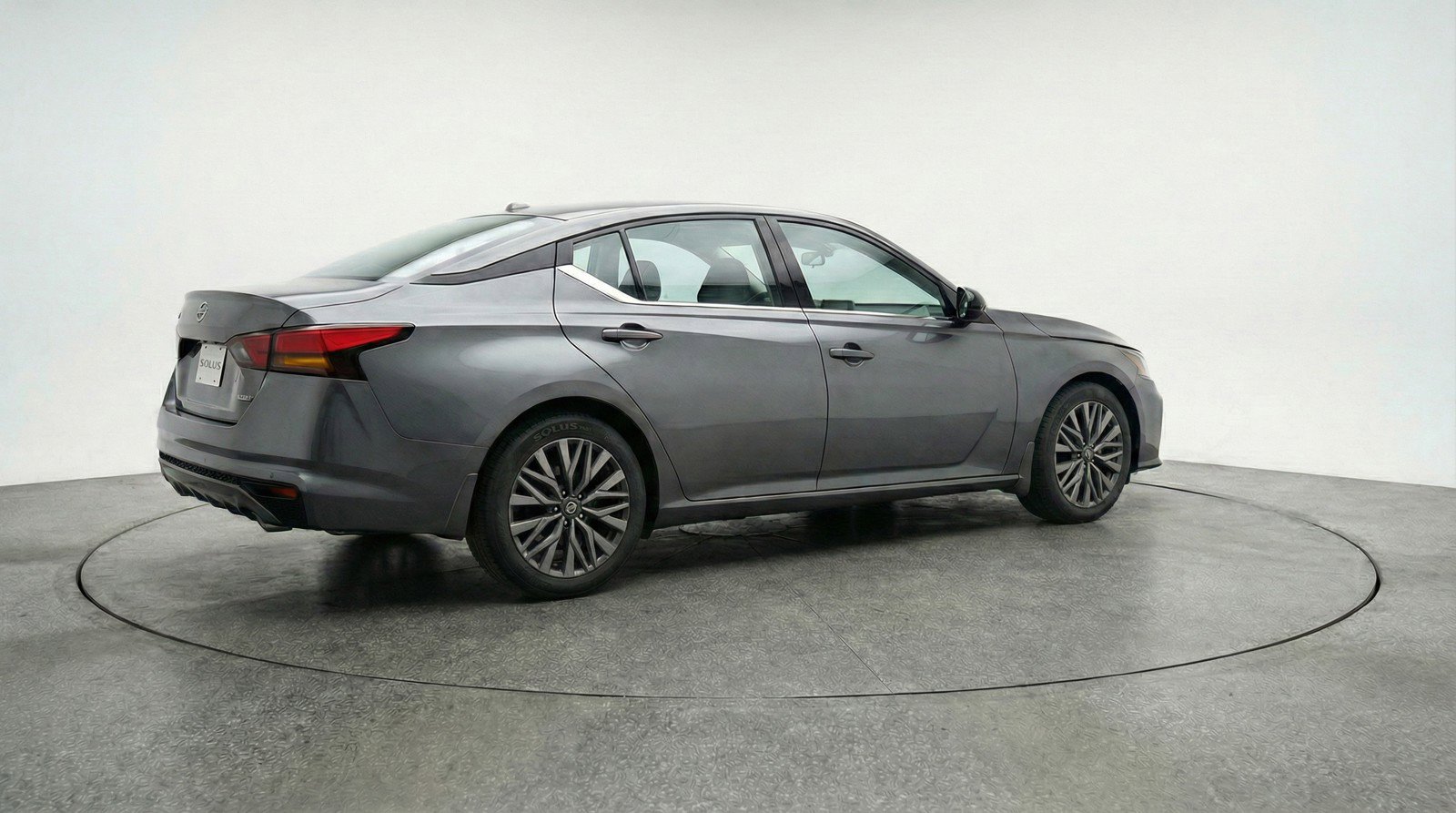 Used 2025 Nissan Altima 2.5 SV FWD image 9