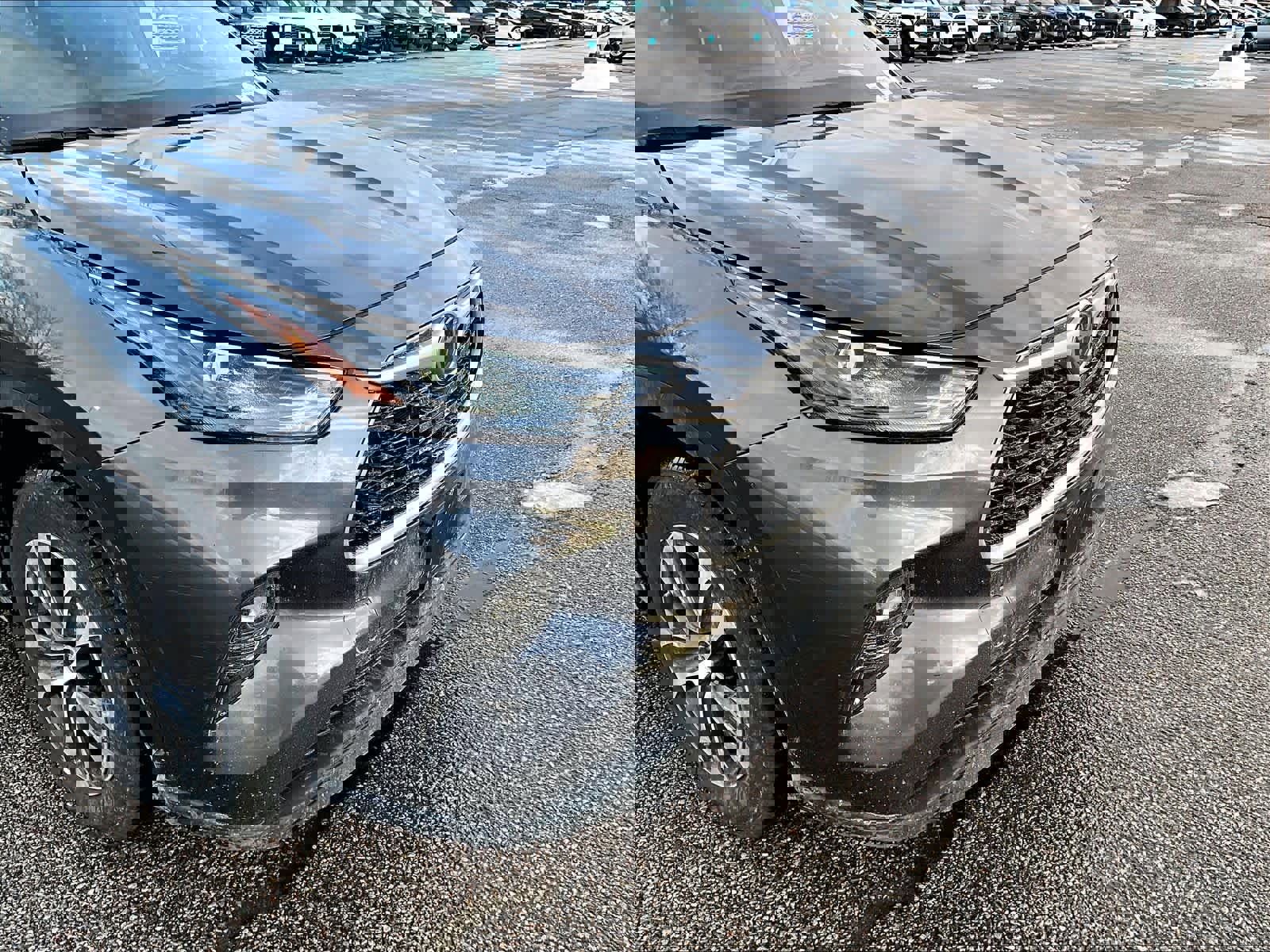 Used 2023 Toyota Highlander XLE image 5