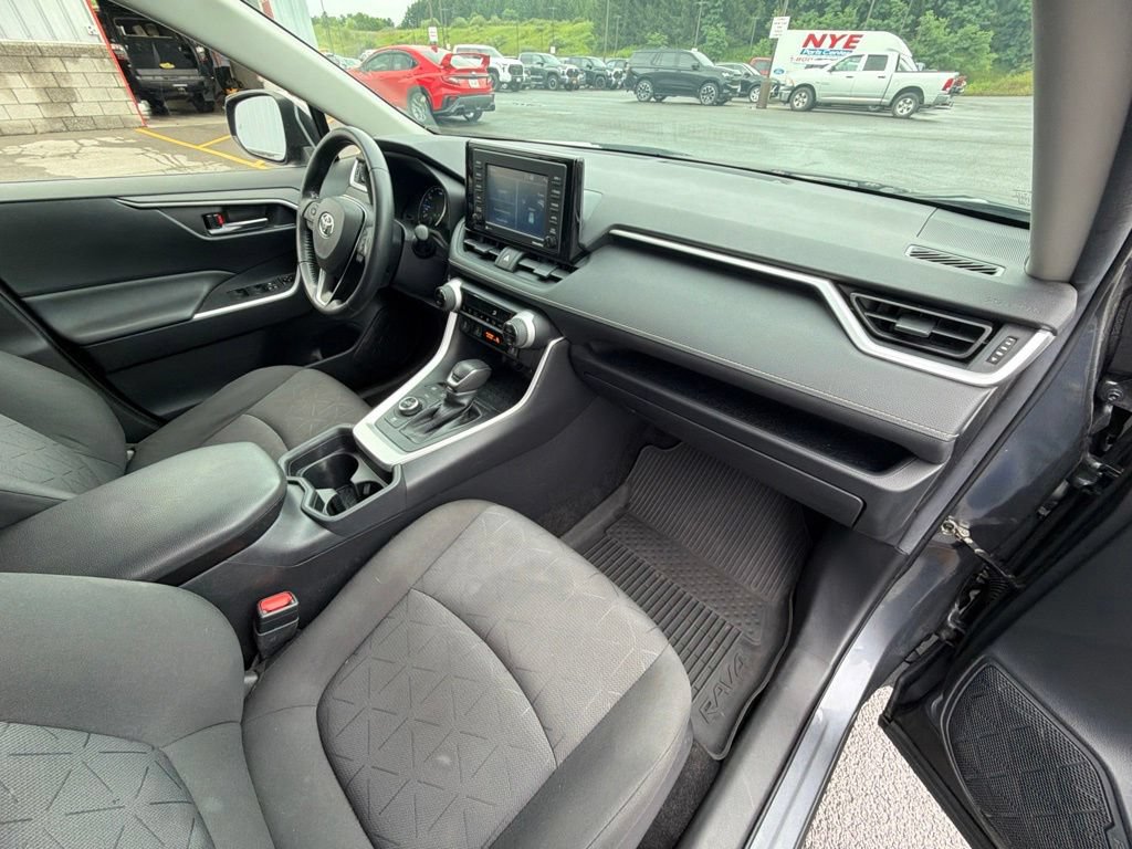 Used 2021 Toyota RAV4 XLE w/ XLE Grade Weather Package AWD/4WD image 40