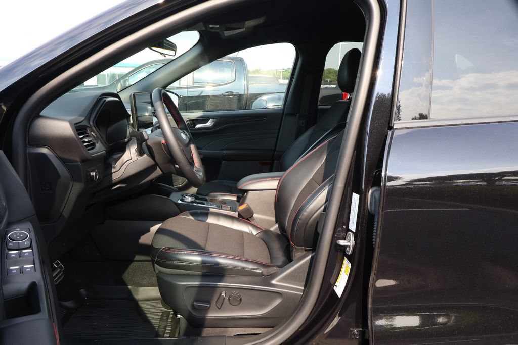 Used 2024 Ford Escape ST-Line w/ Tech Pack #1 AWD/4WD image 10