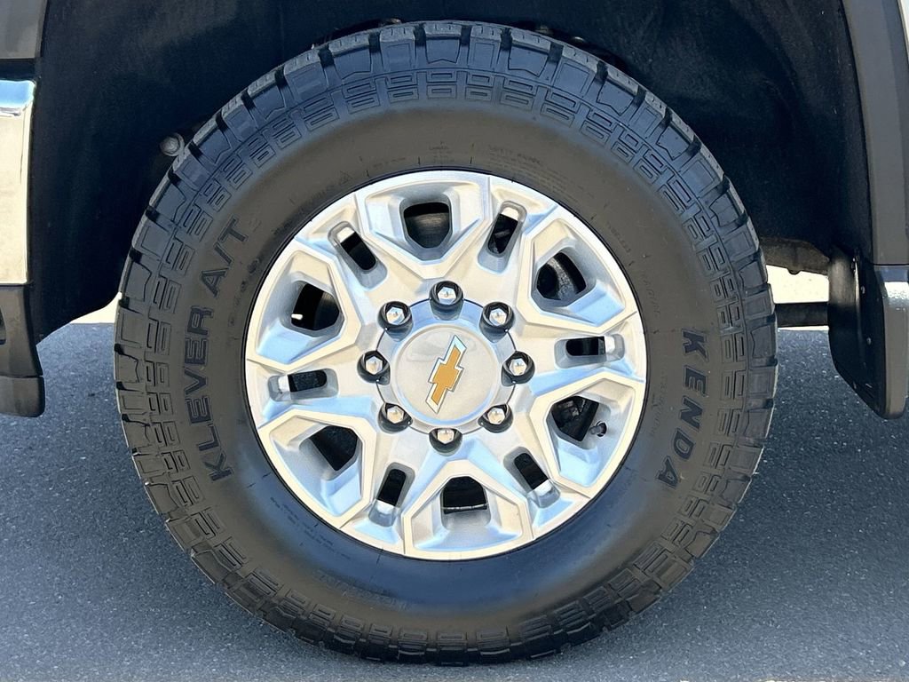 Used 2025 Chevrolet Silverado 3500 LT AWD/4WD image 32