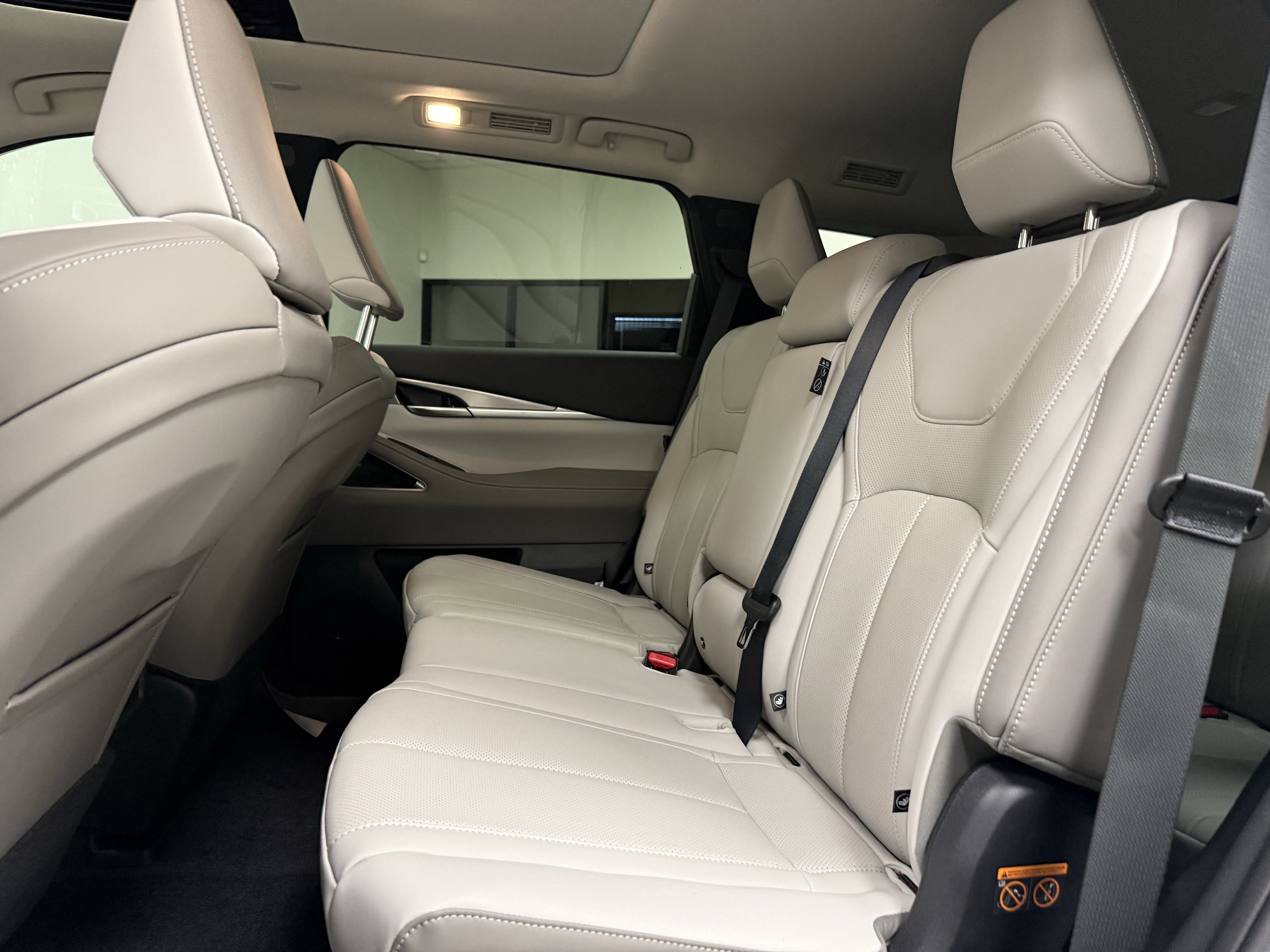 Certified 2027 INFINITI QX60 Luxe w/ Cargo Package FWD image 15