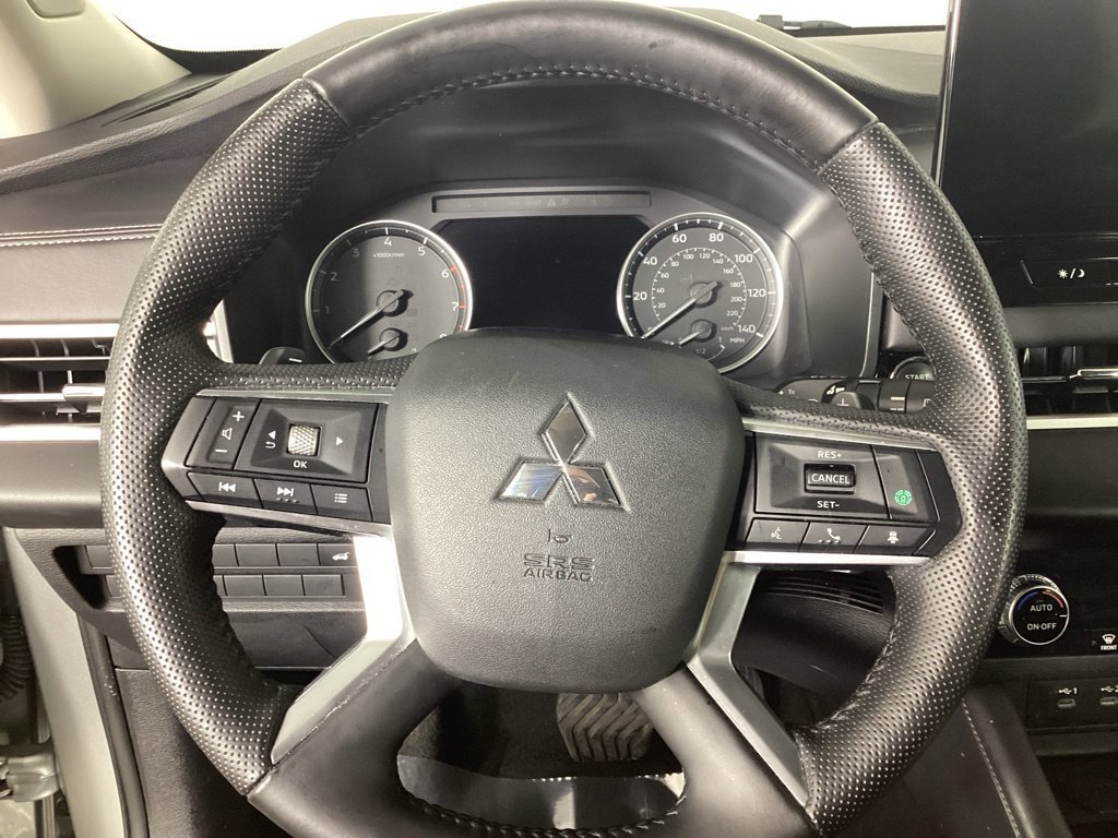 Used 2025 Mitsubishi Outlander SE AWD/4WD image 16