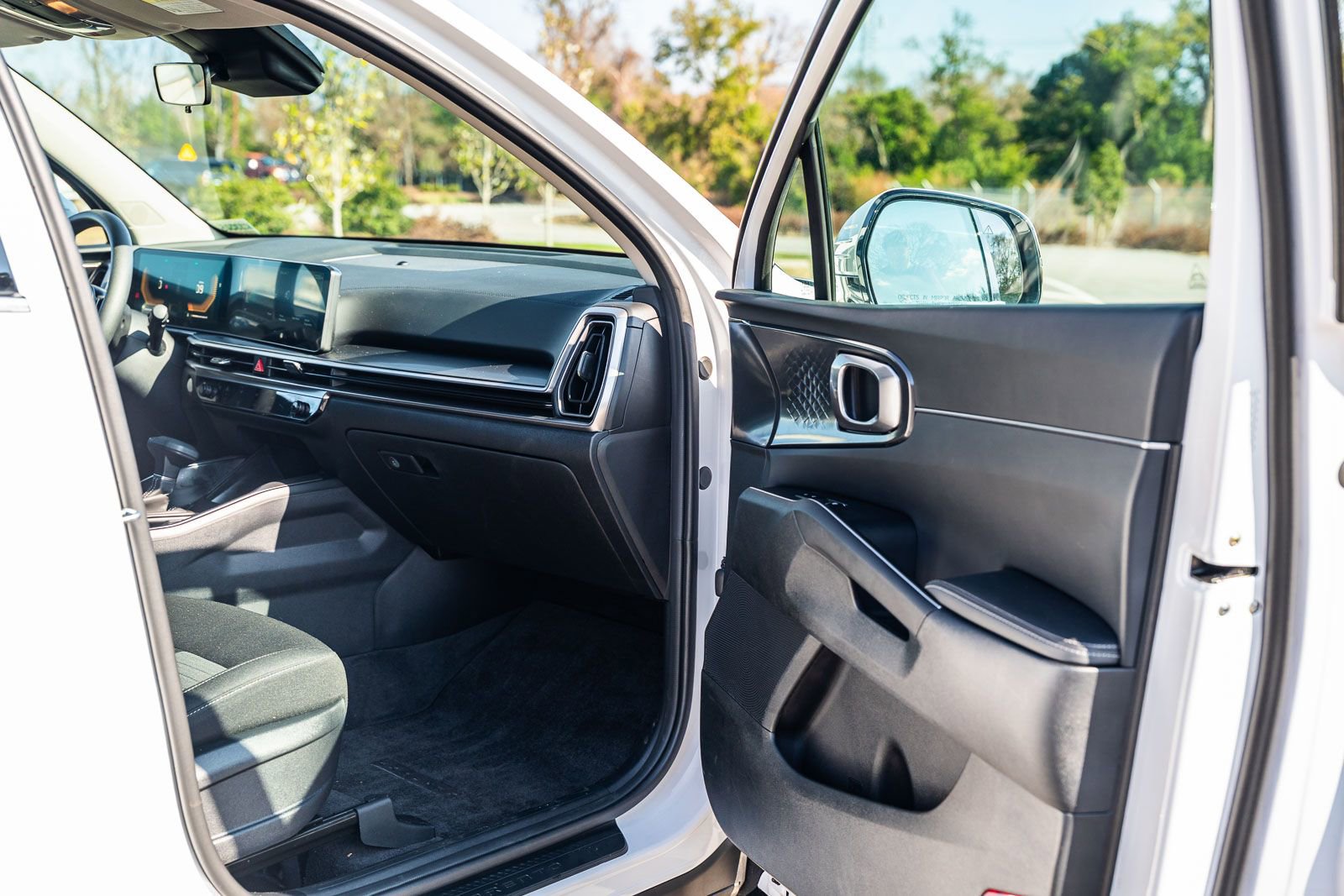 Used 2025 Kia Sorento LX image 11