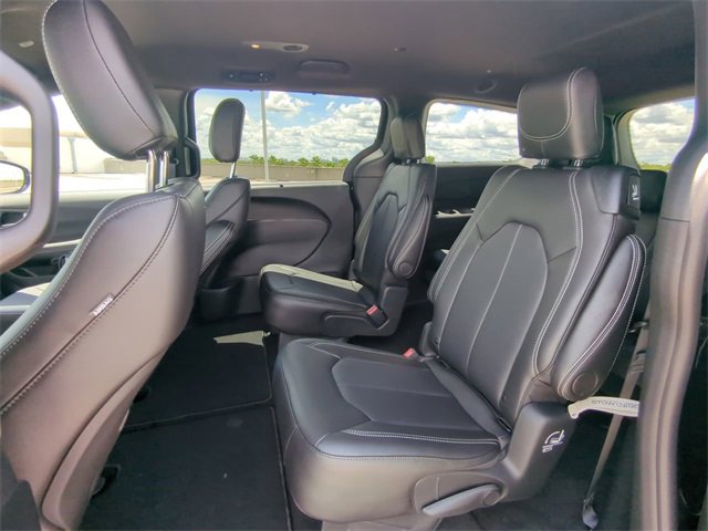 New 2026 Chrysler Voyager LX image 17