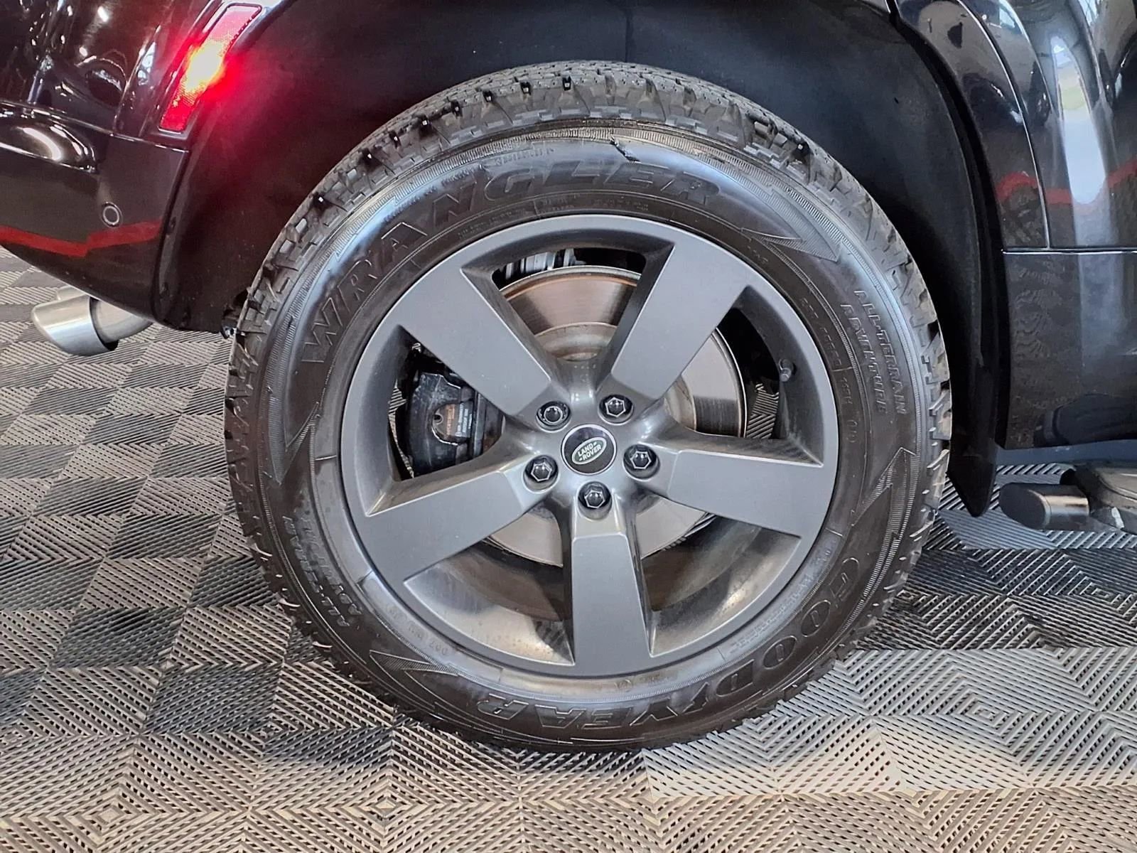 Used 2023 Land Rover Defender 110 V8 image 7