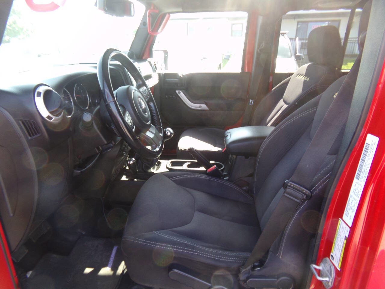 Used 2014 Jeep Wrangler Unlimited Sahara w/ Connectivity Group image 9