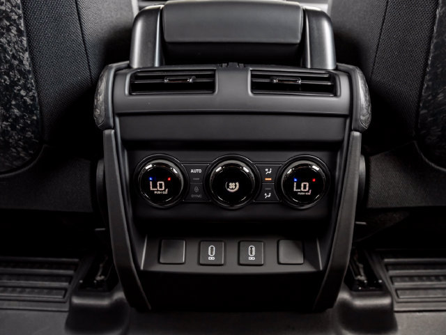 New 2026 Land Rover Defender 110 OCTA AWD/4WD image 30