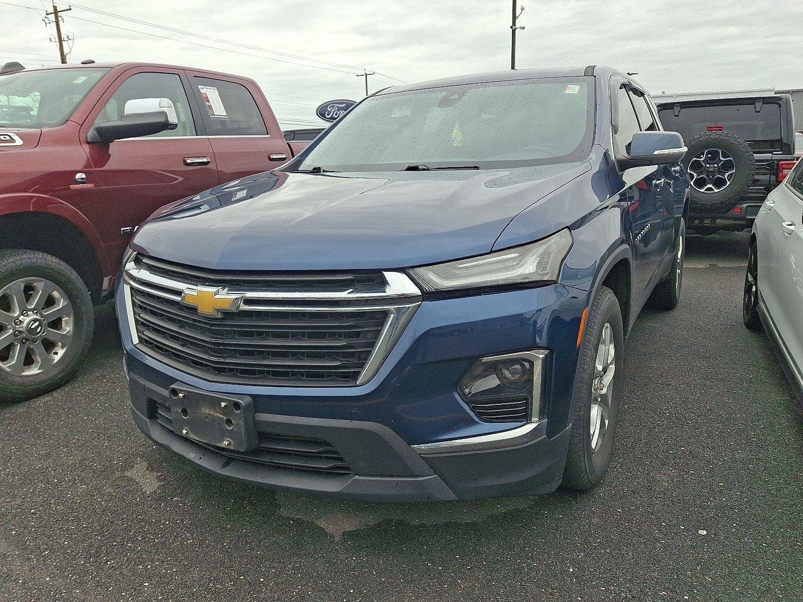 Used 2023 Chevrolet Traverse LS w/ Safety Package image 2