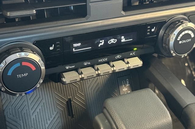 Used 2025 Toyota Tacoma SR5 AWD/4WD image 22