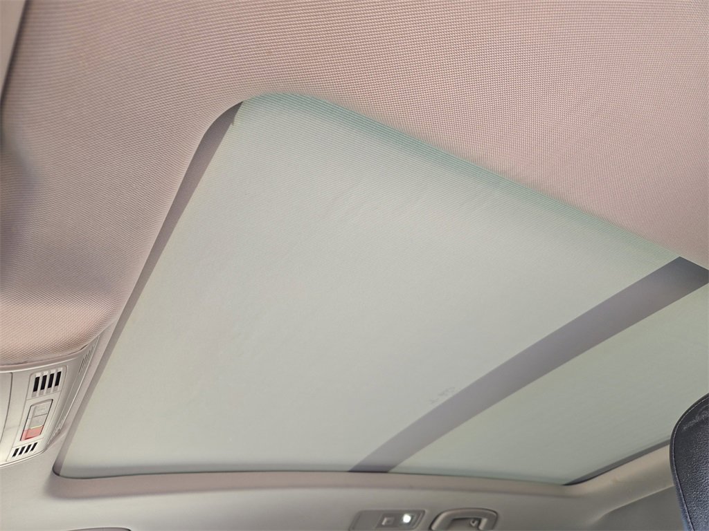 Used 2021 Volkswagen Tiguan SEL w/ 3-Row Tiguan MDO Package image 26