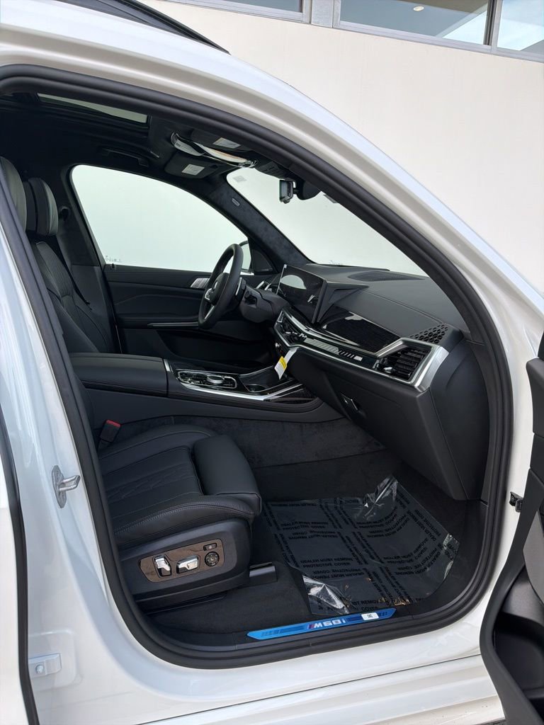 New 2026 BMW X7 M60i w/ Climate Comfort Package image 35