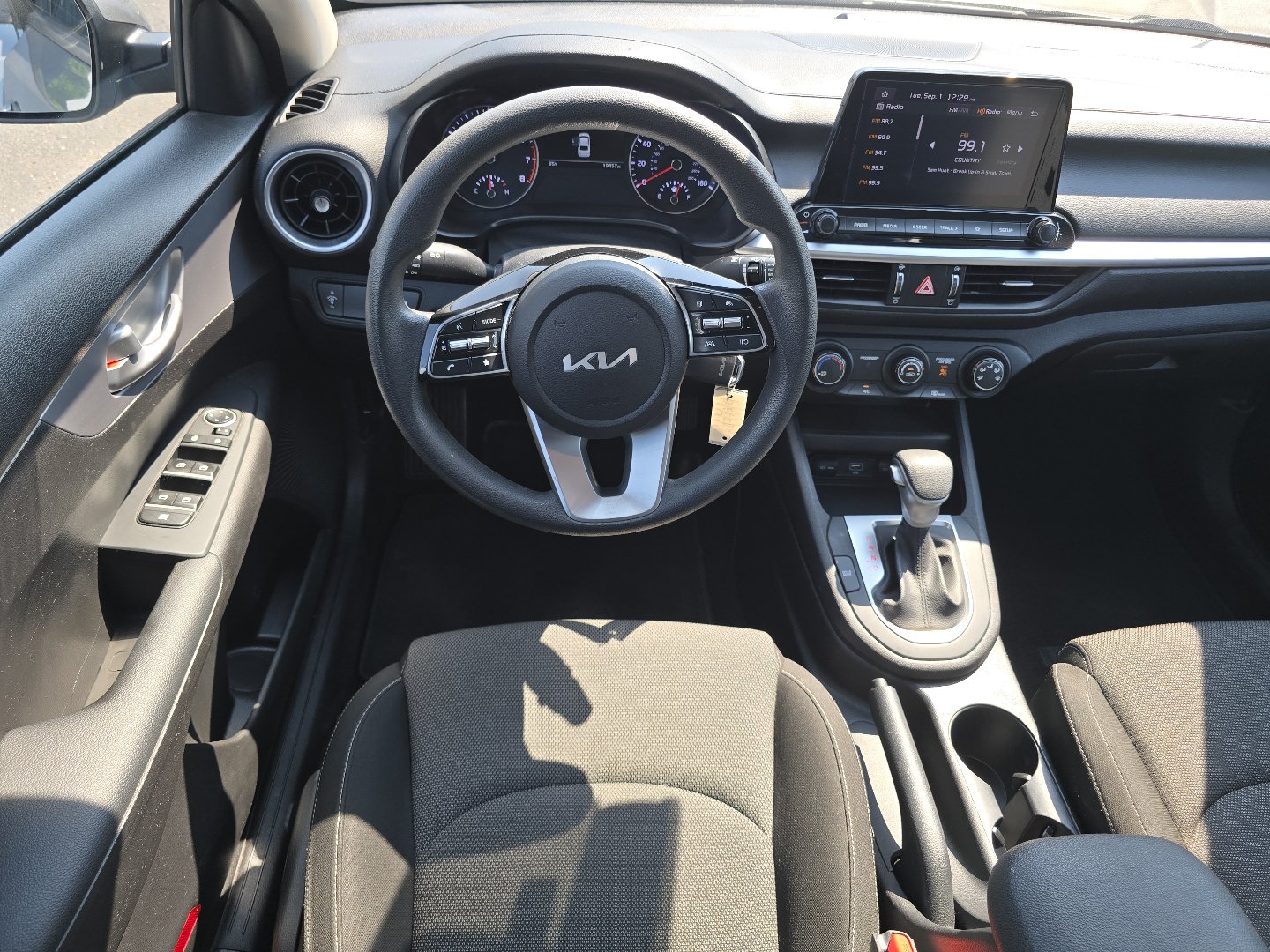 Used 2023 Kia Forte LXS FWD image 3
