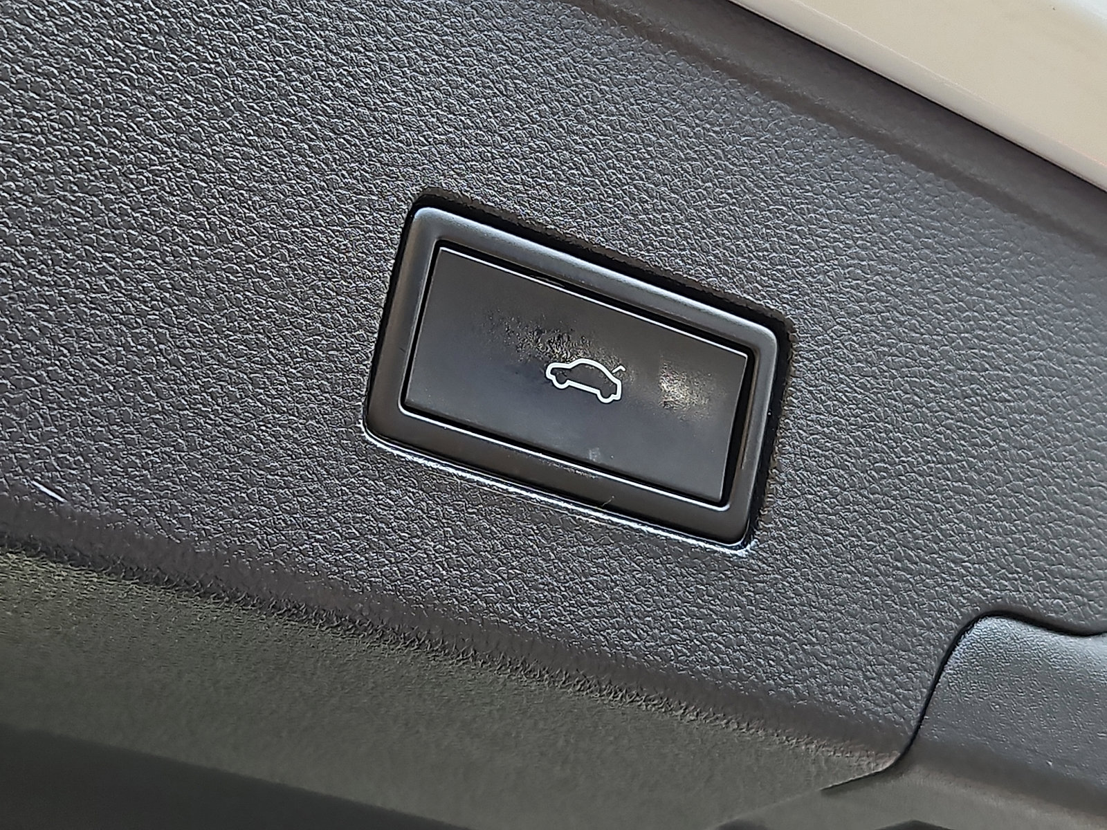 Used 2021 Volkswagen Atlas Cross Sport SE image 29